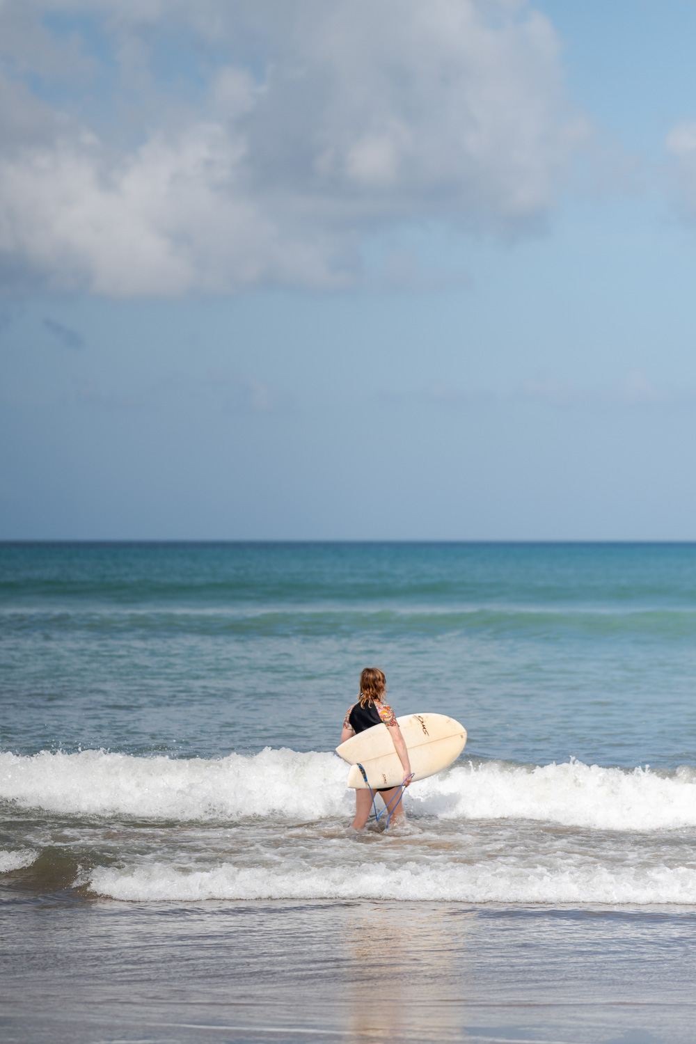 seminyak bali (5) Surferin am Seminyak Beach