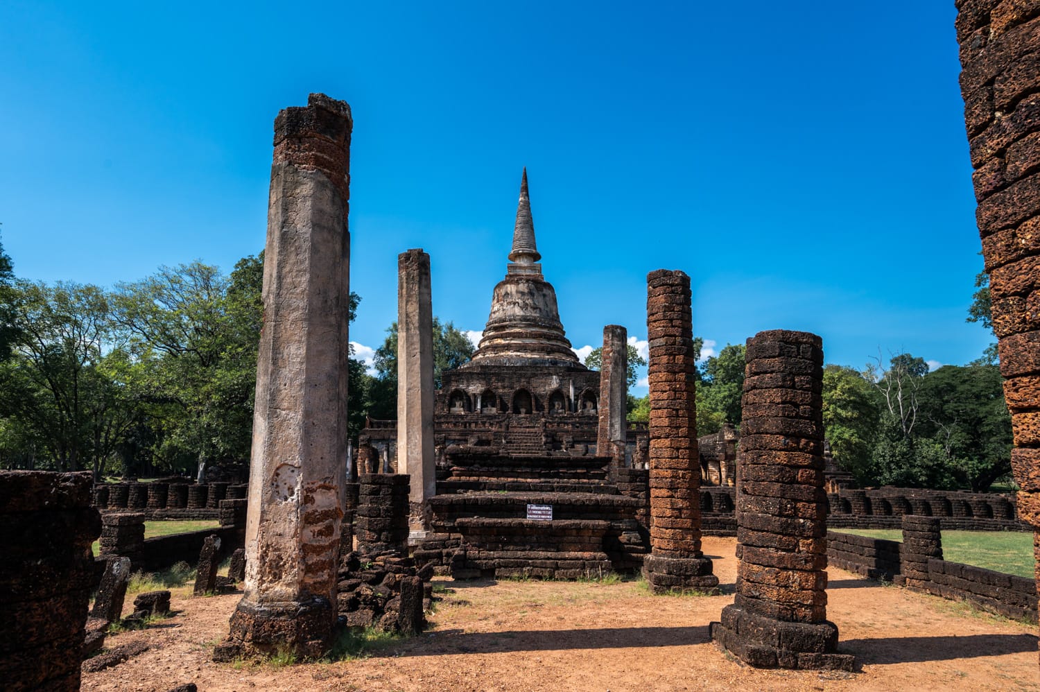 si satchanalai thailand (1) Chedi des Wat Chang Lom im Geschichtspark Si Satchanalai