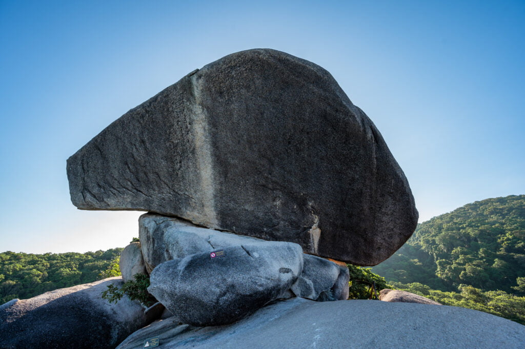 Der Sail Rock auf Koh Similan ist wie ein Segel geformt