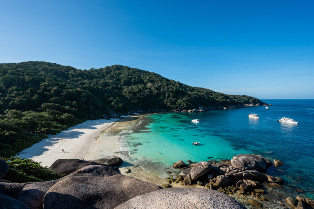 Ausblick auf die Donald Duck Bay auf den Similan Islands in Thailand