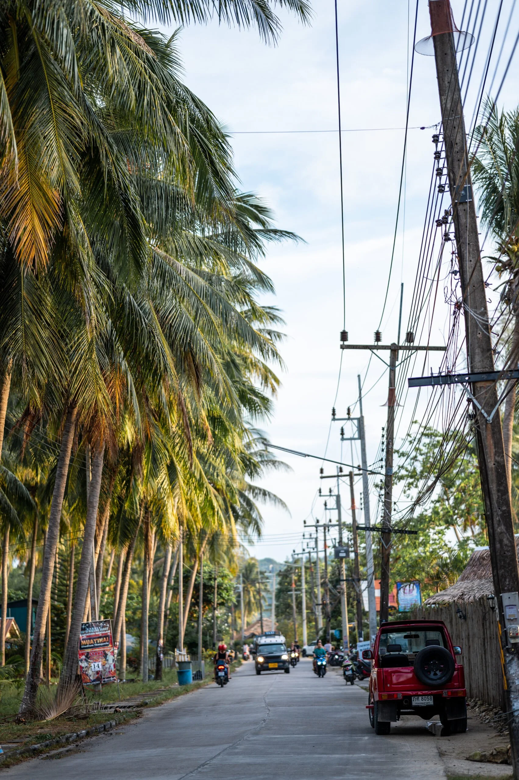 straße in sri thanu koh phangan hotel