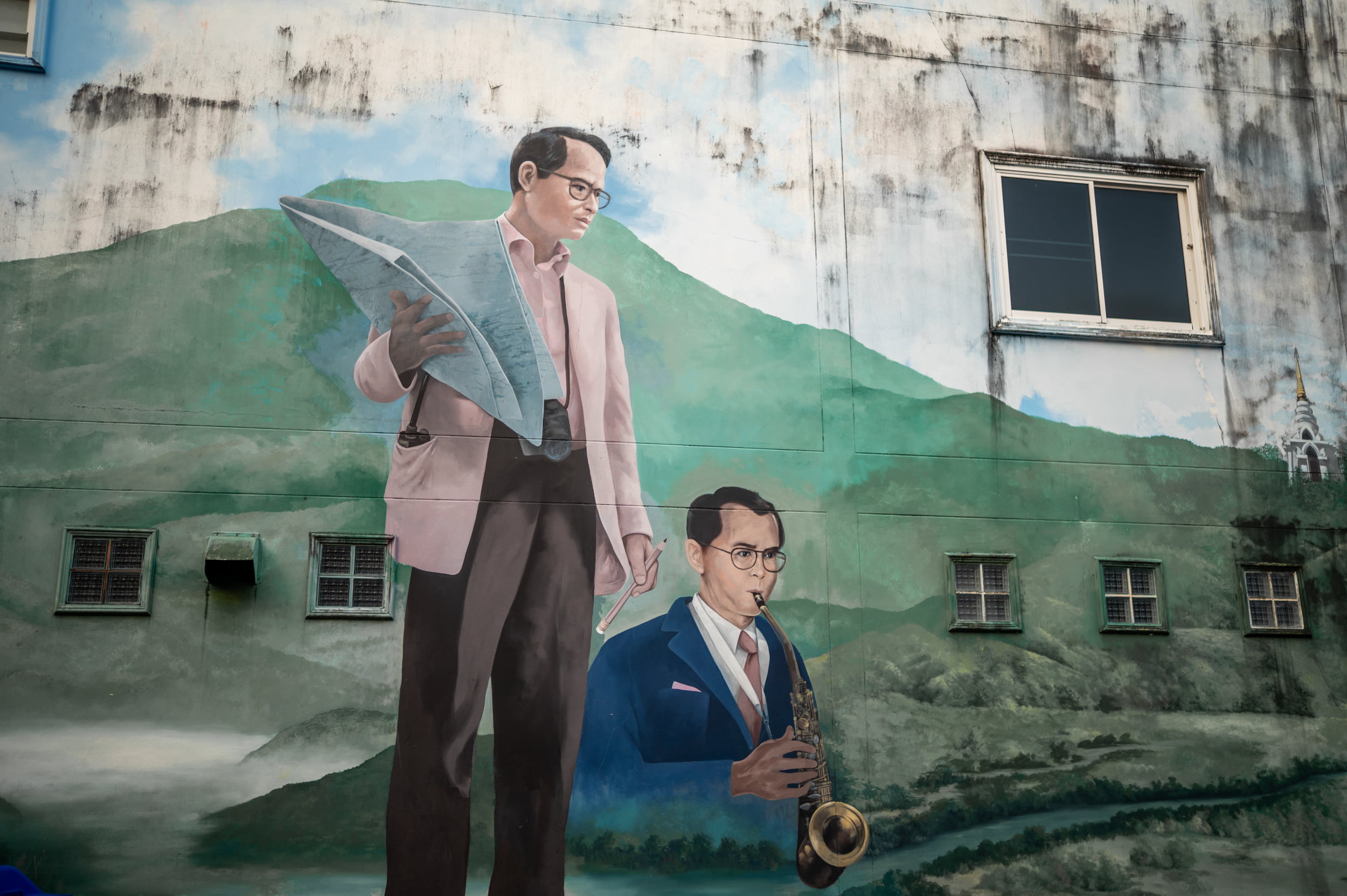 Streetart in der Altstadt von Takua Pa mit Bildern von König Bhumibol Adulyadej