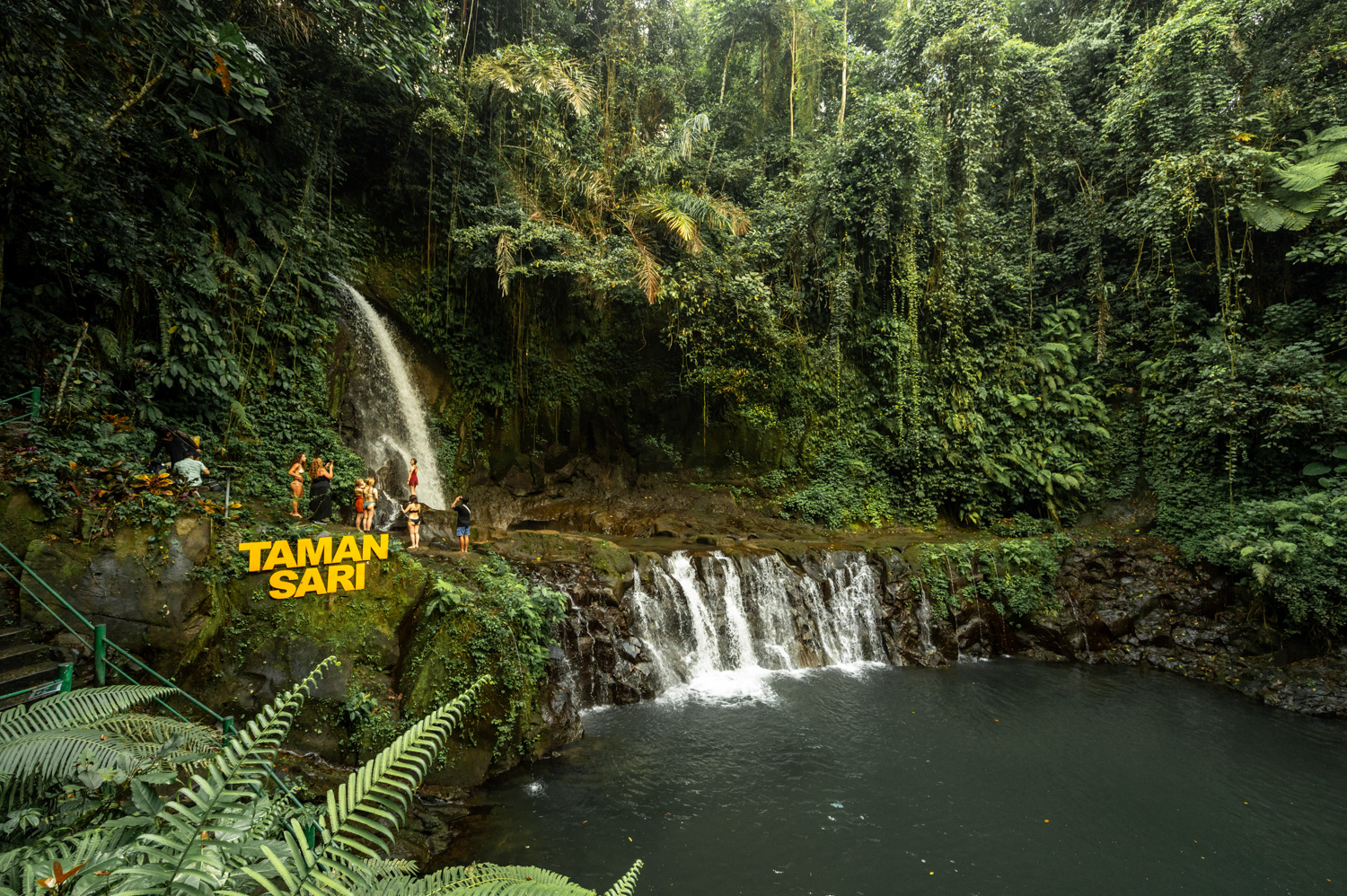 taman sari waterfall becken am taman sari waterfall bei ubud