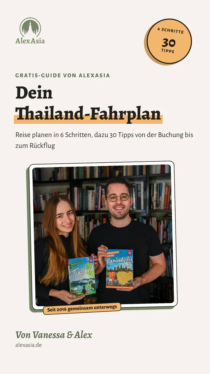 Titelseite des Gratis-Guides „Dein Thailand-Fahrplan“: Vanessa Mosch und Nils Alexander Kemna mit ihren Reiseführern zu Thailand und Kambodscha