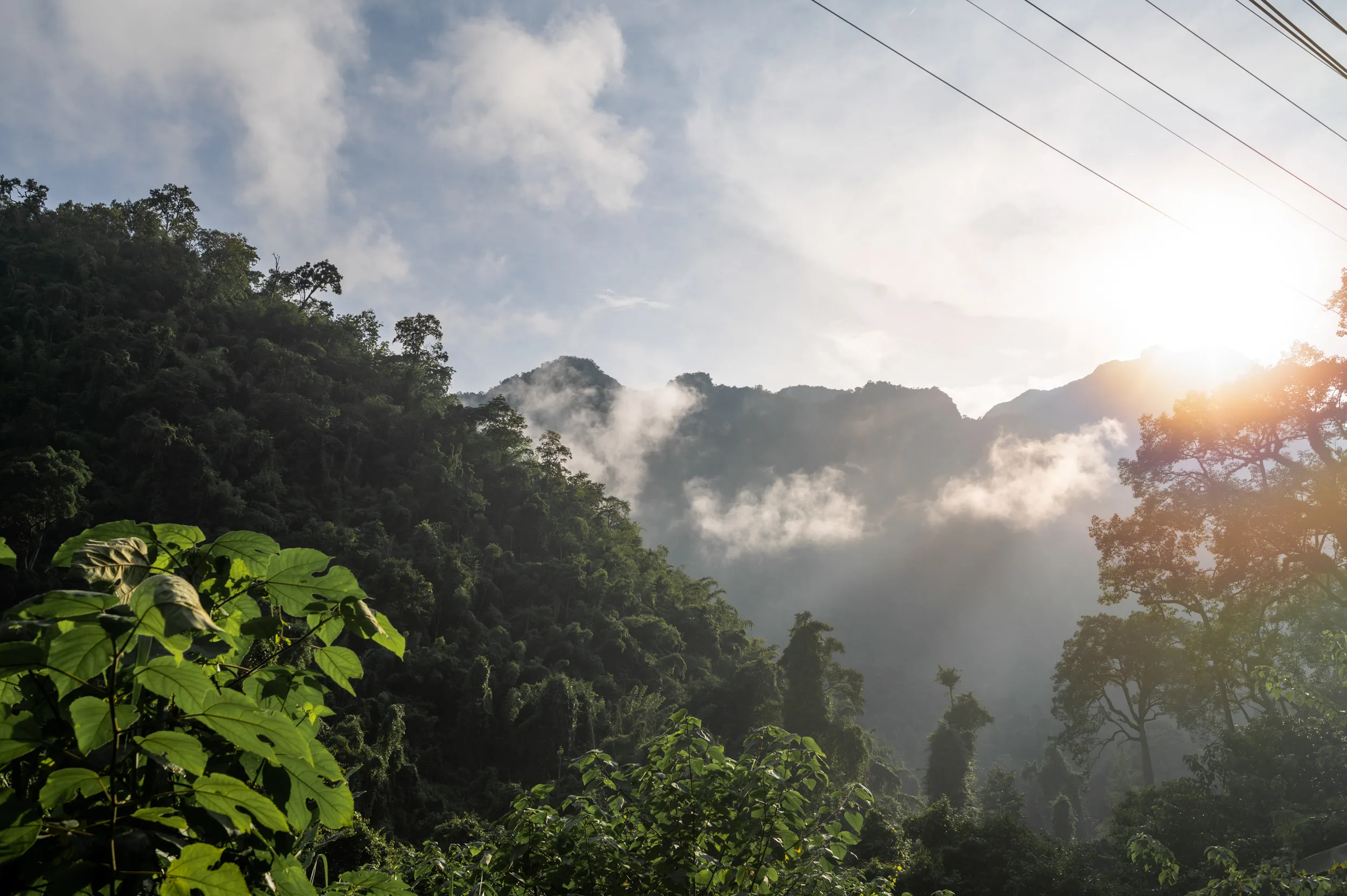 Leichte Bewölkung in Chiang Dao gegen Ende Oktober