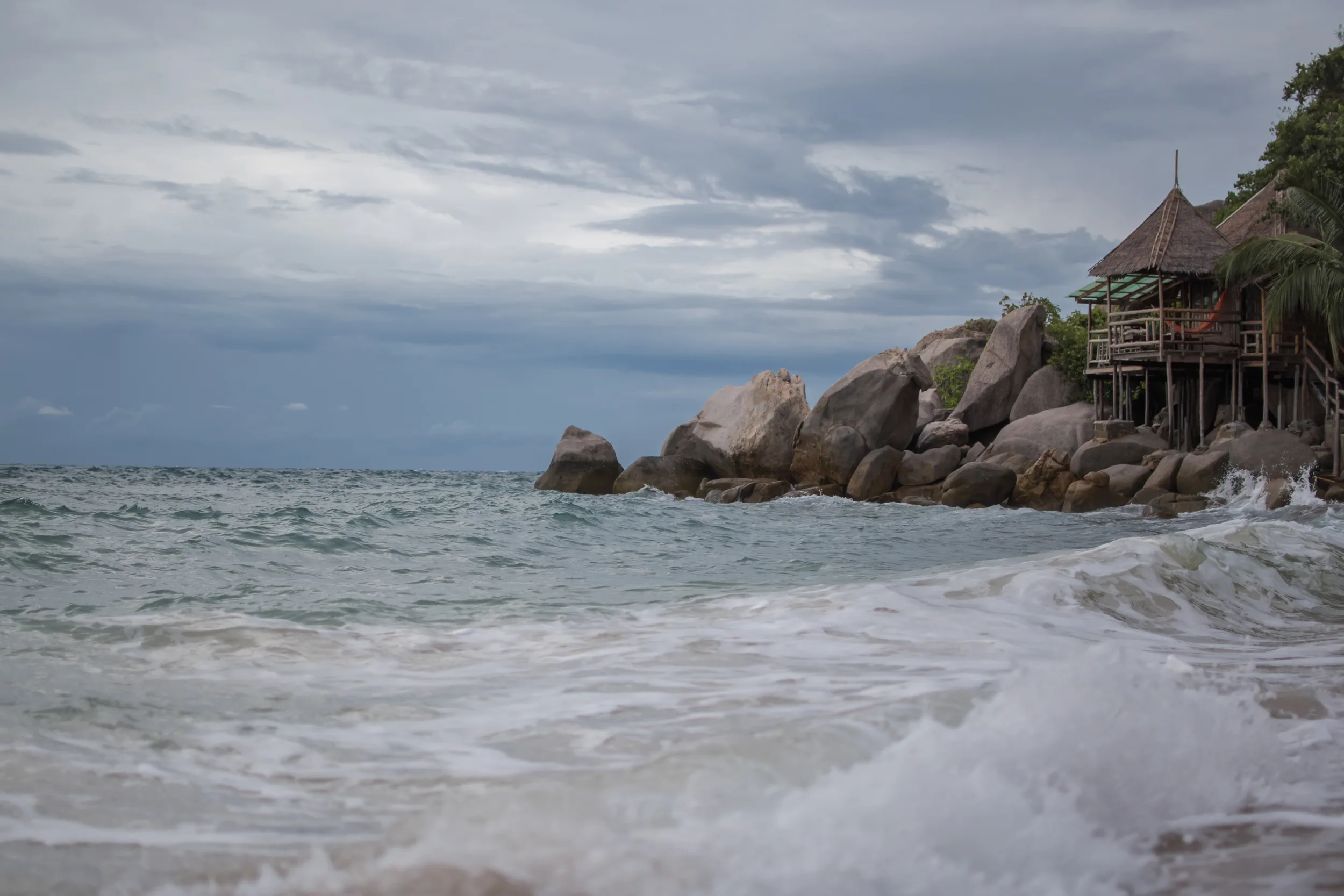 Aufgewühltes Meer auf Koh Tao gegen Mitte Oktober