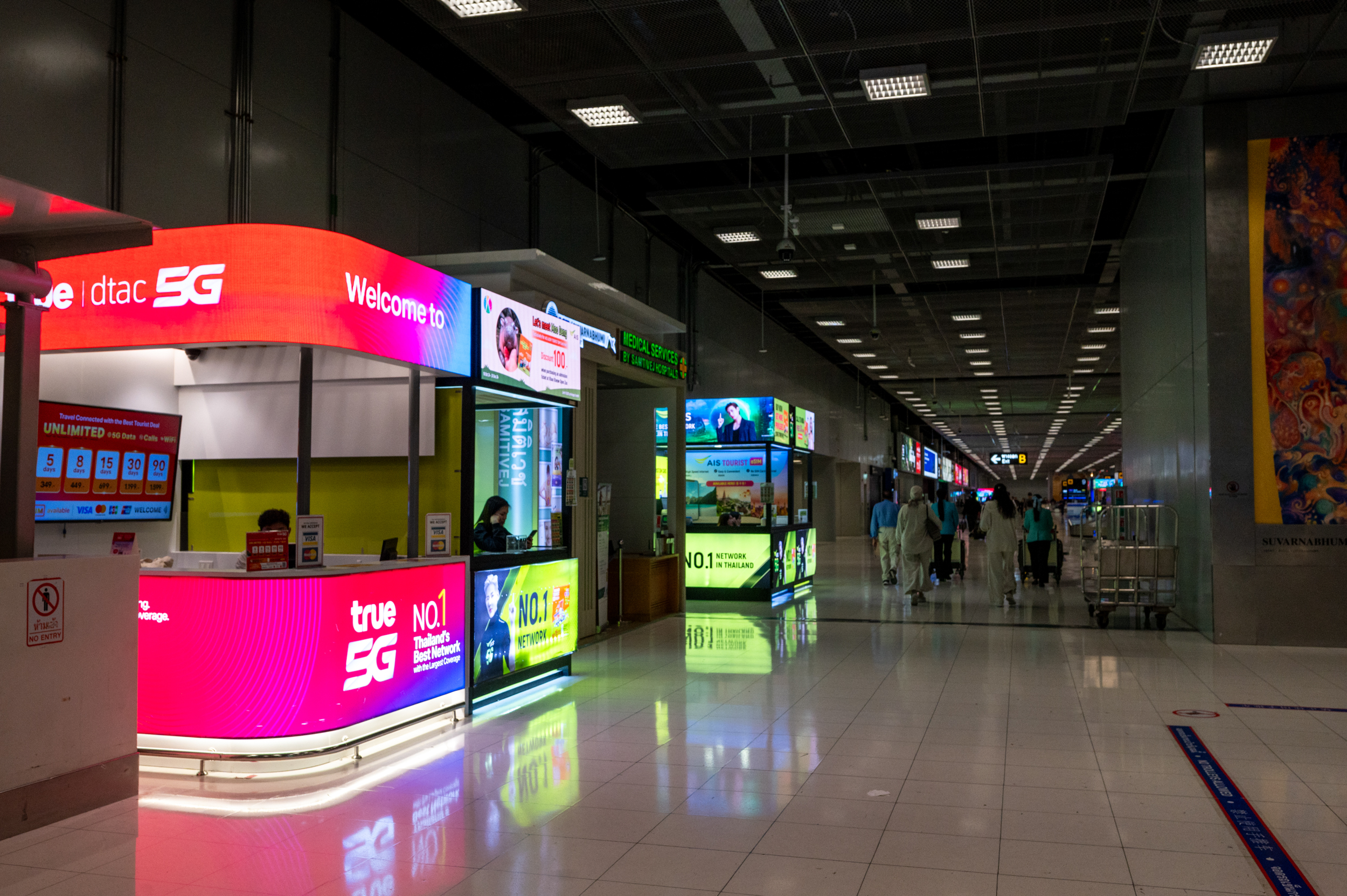 thailand sim karte-7 sim karten verkäufer am flughafen bangkok