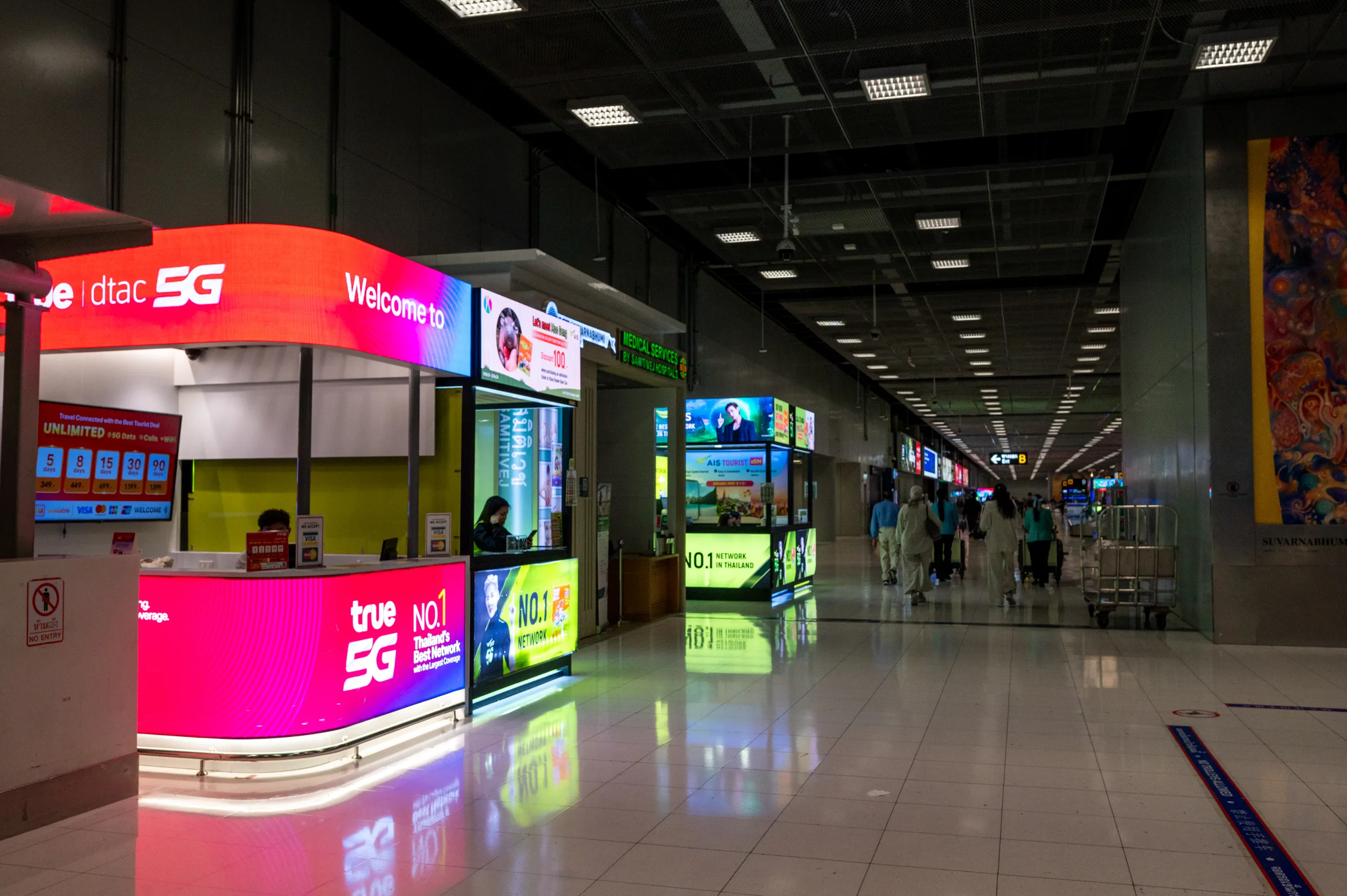 sim karten verkäufer am flughafen bangkok
