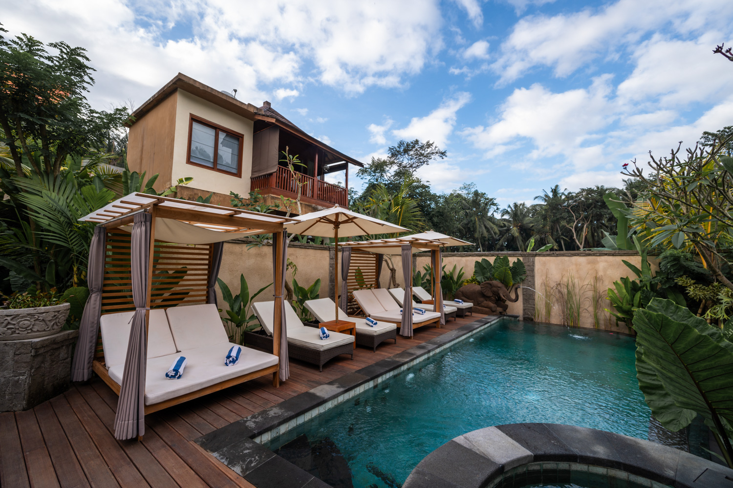 ubud hotels (12) Pool im The Compass Rose Ubud