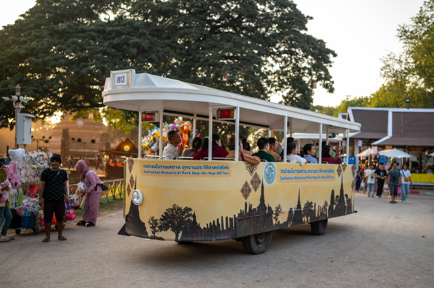 umherkommen in sukhothai (3) Tram im Geschichtspark von Sukhothai