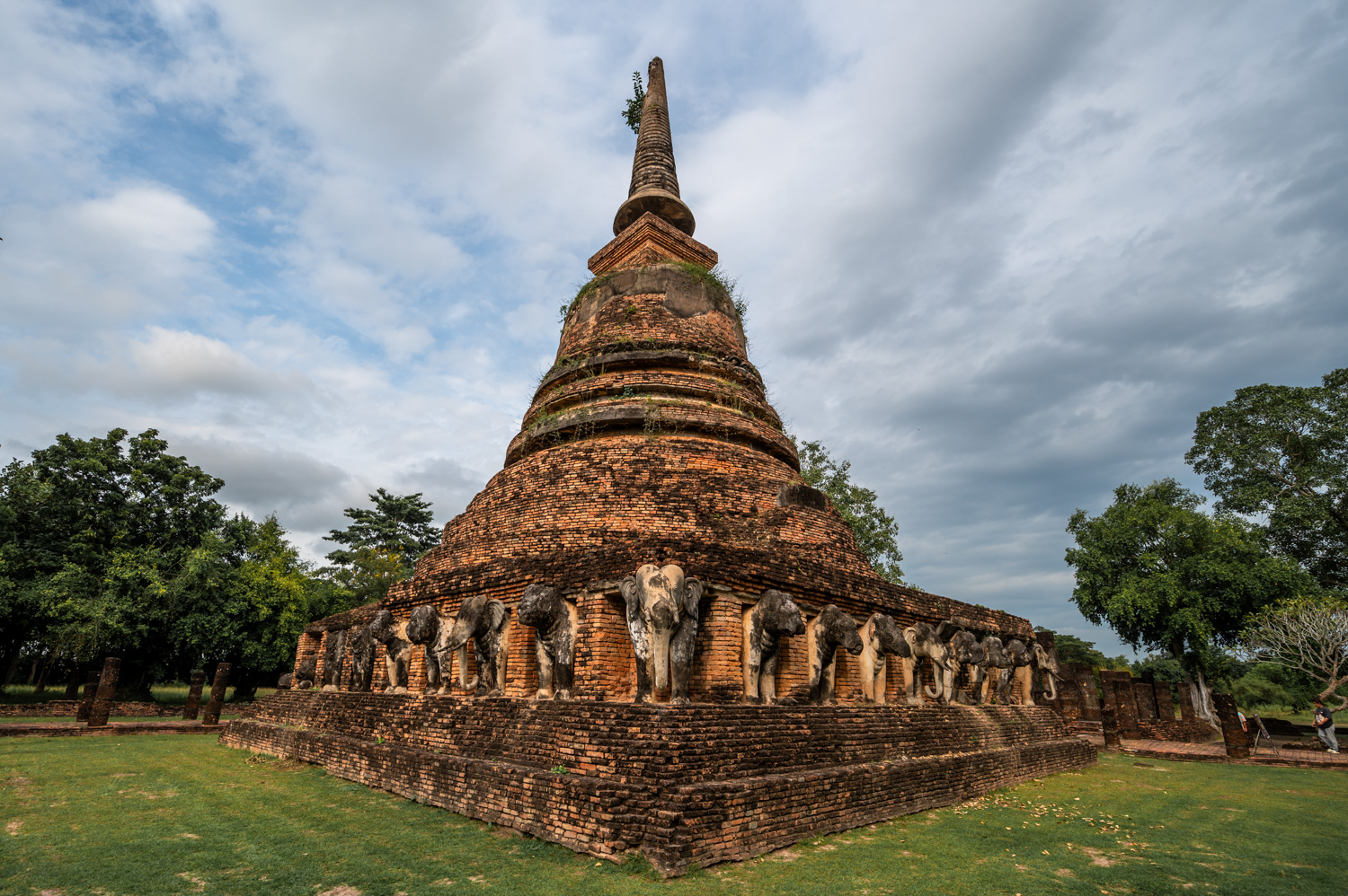 wat chang lom Chedi mit Elefanten des Wat Chang Lom in Sukhothai