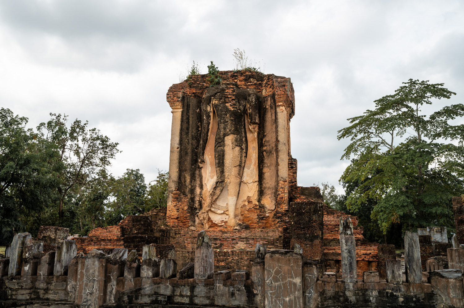 wat chetuphon Stehender Budda im Wat Chetuphon in Sukhothai
