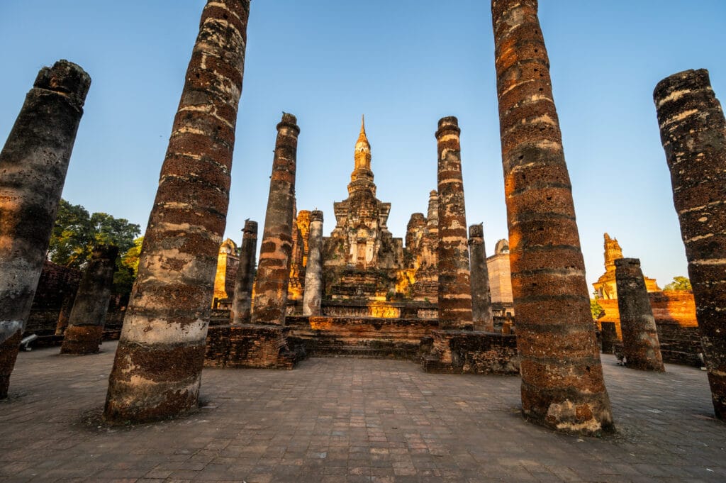 Großer Chedi im Wat Mahtaht in Sukhothai