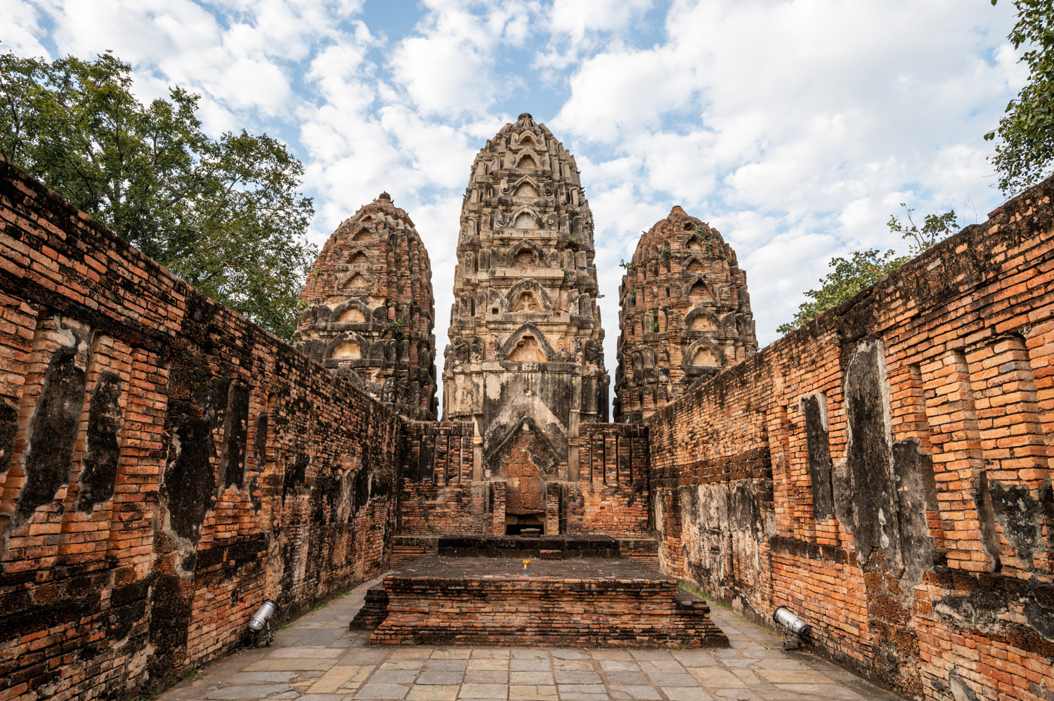wat sri sawai (1) Prangs im Khmer-Stil im Wat Sri Sawai im Sukhothai Historical Park
