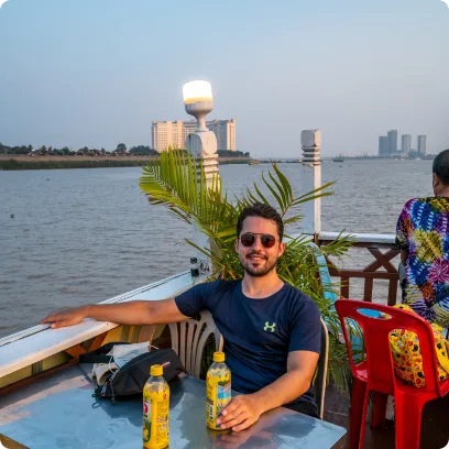 Alex auf einer Kreuzfahrt auf dem Mekong